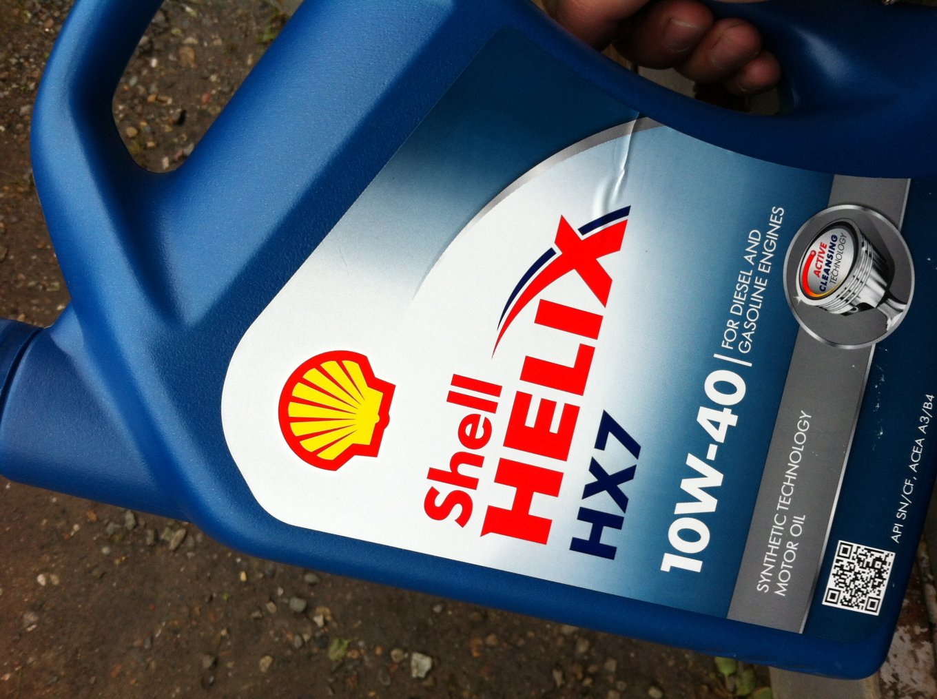 Можно лить масло 10w 40. Шелл Хеликс 10 в 40. Shell hx7. Shell 10w 40 универсал. Royal Dutch Shell Helix hx7 10w-40.