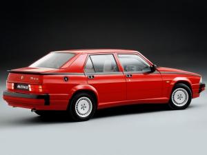 Alfa-Romeo-75-V6-3.0-Quadrifoglio-Verde-1988–1992-2-600x450.jpg