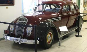 1936 Chrysler-Airflow.jpg