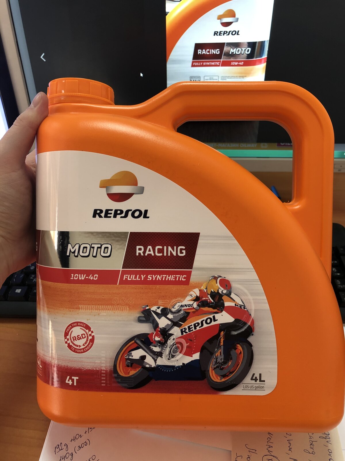 Репсол масло производитель. Масло Репсол мото рейсинг 10w 40 синтетика. Repsol Racing 10w50. Repsol Racing 10w-60. 6104r Repsol.