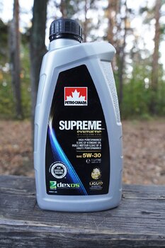 Petro-Canada Supreme Synthetic 5W-30 API SP photo1.JPG