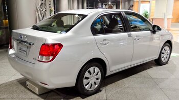 2013_Toyota_Corolla-Axio-Hybrid_02.thumb.jpg.3ea4e1bc97bd821c9b3dd0e0dacace26.jpg