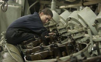 US_Navy_120124-N-PB383-327_Engineman_Fireman_Recruit_Megan_Cotrell_conducts_maintenance_on_an_engine_in_one_of_the_main_spaces_aboard_the_amphibiou.thumb.jpg.1b12c0db668c187910648119a307790f.jpg