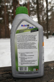 Mobil1 ESP 5W-30 photo2.JPG