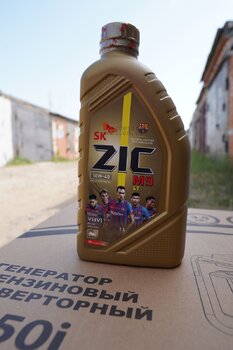 ZIC M9 4T 10W-40 photo1.JPG