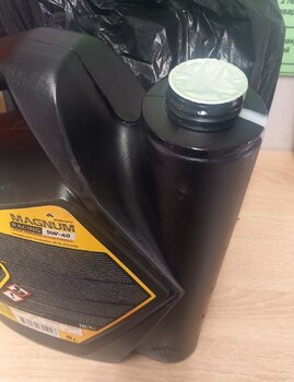 Rosneft Magnum Racing 5W-40 API SN 3.jpg