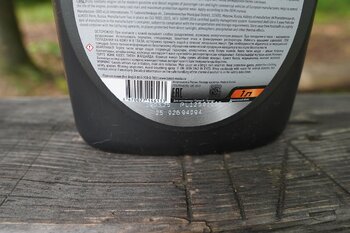 Lukoil Genesis Armortech 5W-40 API SQ 3.JPG